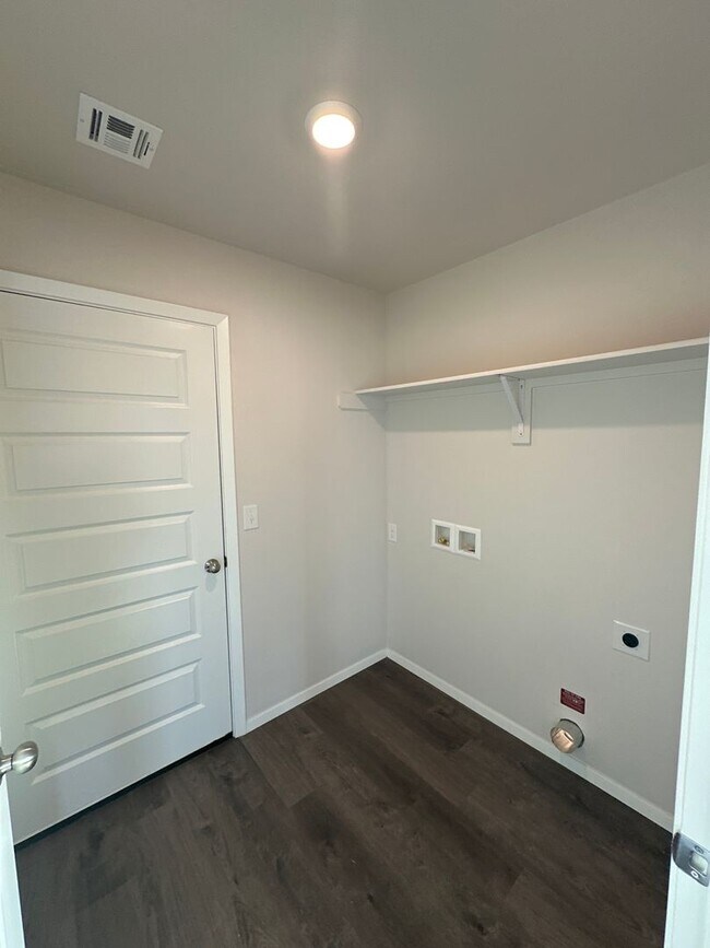 Building Photo - Now Pre-Leasing — Cozy & Modern 3 Bed / 2 Bath Home in Broken Arrow — Don’t Miss Out!