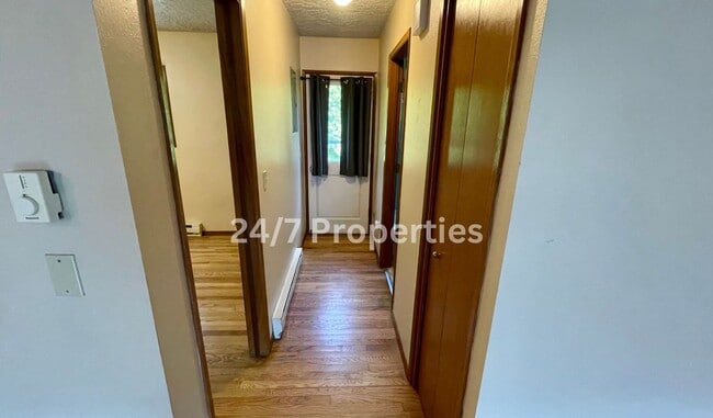 Building Photo - 1BD I 1BA Apartment - Downtown Sellwood