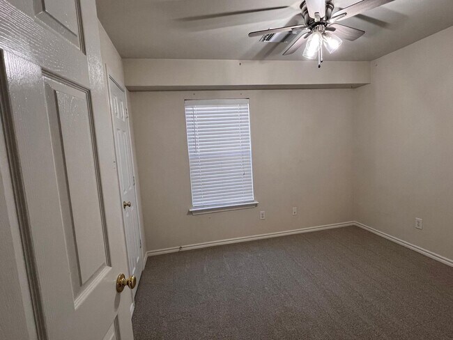 Building Photo - 114 N Camellia Grove Cir