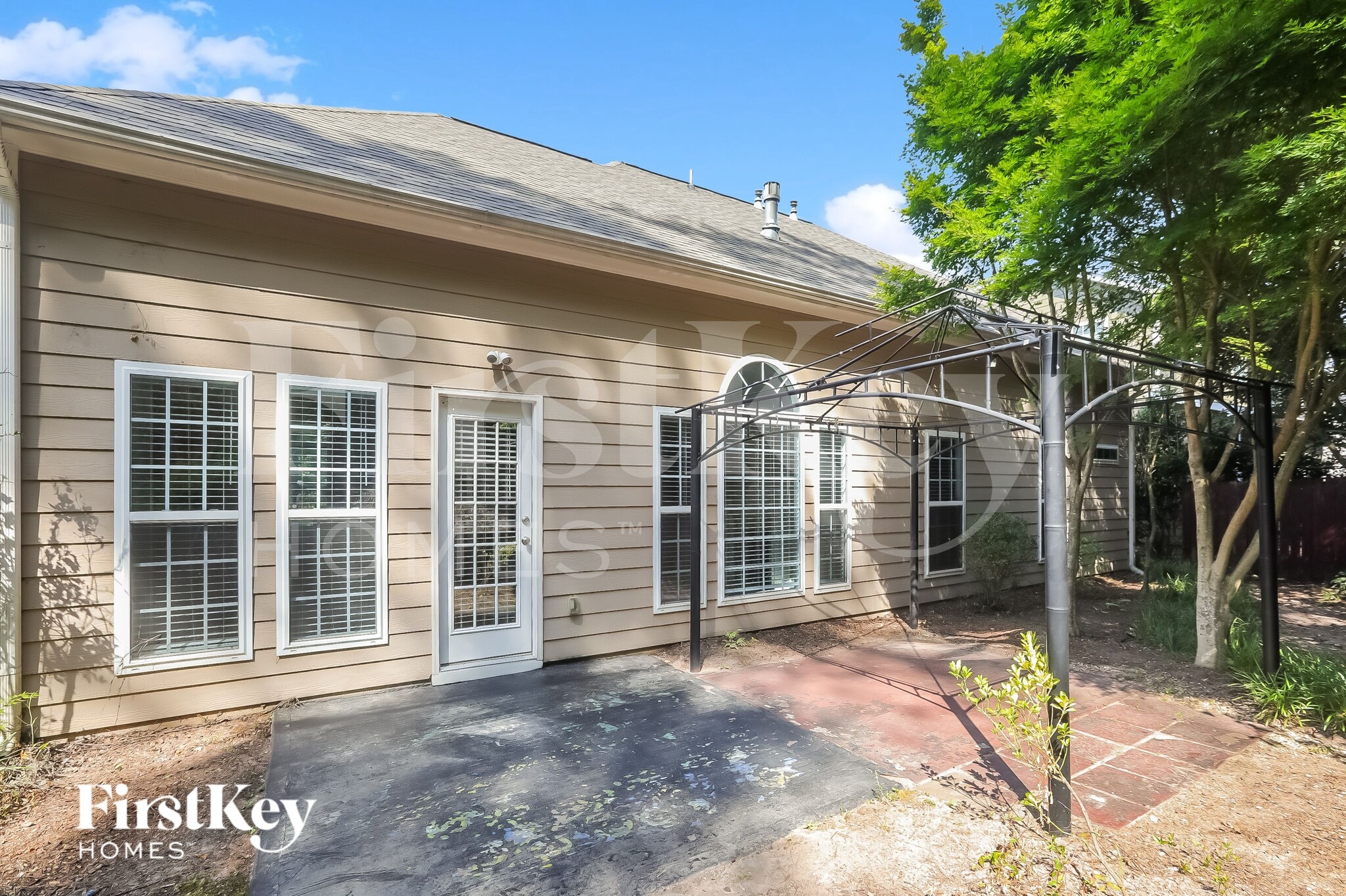 Building Photo - 495 Roland Manor Dr