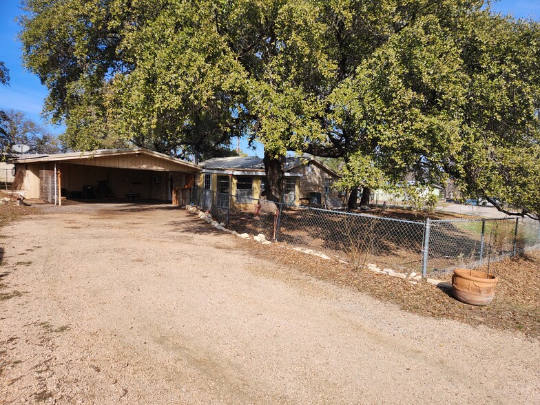 Carport & side yard - 1906 Belaire Dr