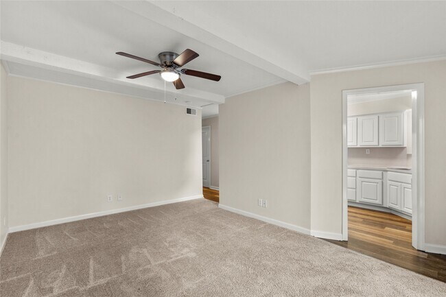 Building Photo - 102 The Strand