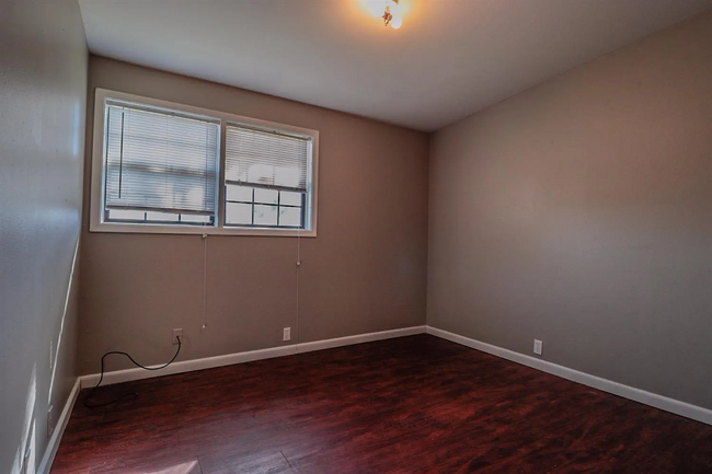 Building Photo - 3bed/1 bath property located in Central Lu...