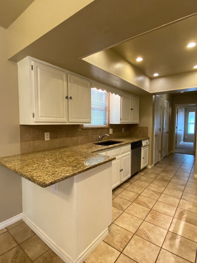 Building Photo - 3 Bedroom in Jenks School district!!