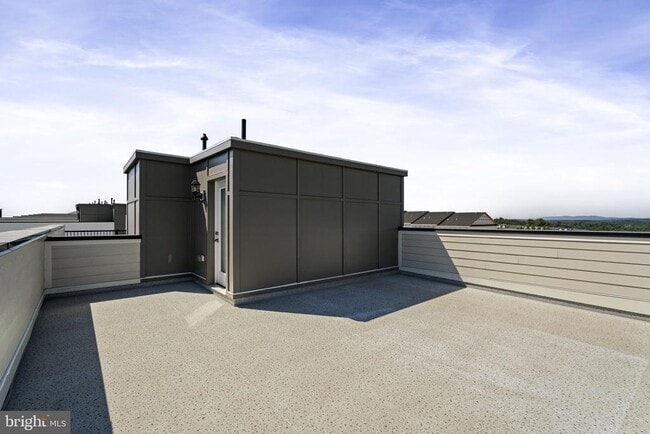 Building Photo - 20799 Lamlash Ter
