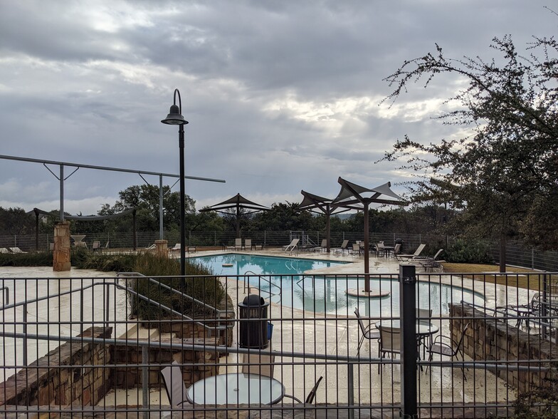 Community Pool - 100 Montauk Loop