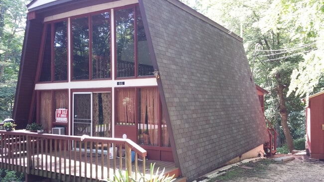 Building Photo - 66 Queens Way