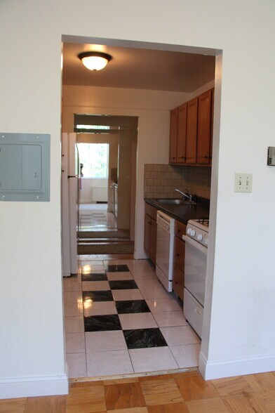 Building Photo - 1512 S Arlington Ridge Rd