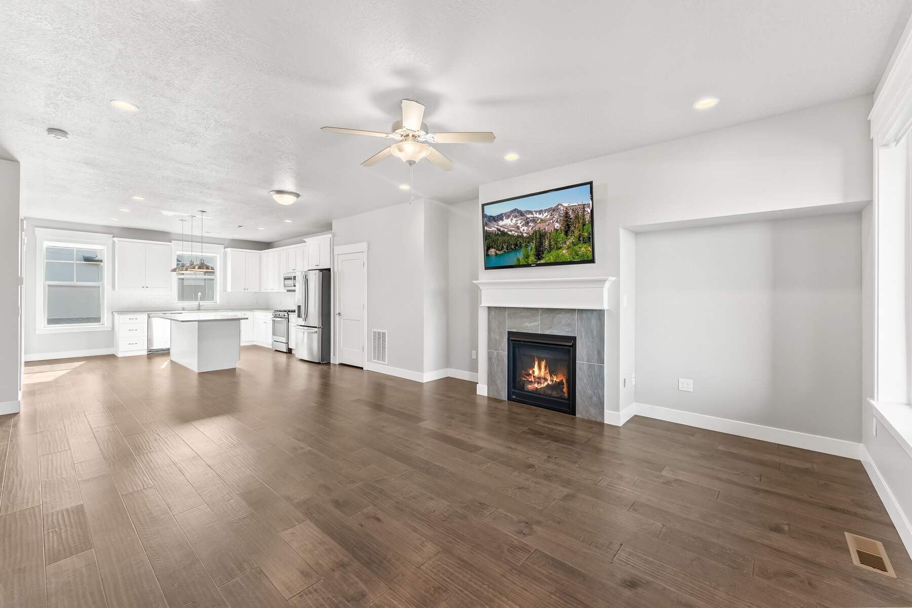 Building Photo - 10374 S Sage Canal Way