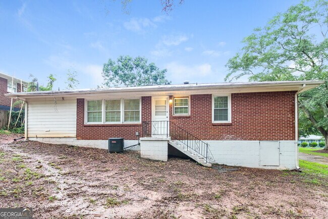 Building Photo - 3135 Robin Rd