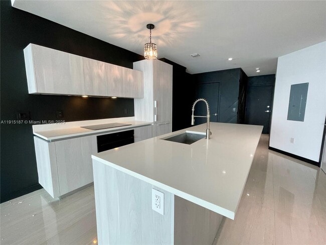 Building Photo - 480 NE 31st St