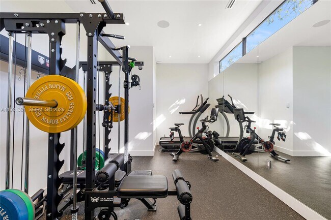 Building Photo - 707 NE 77th St