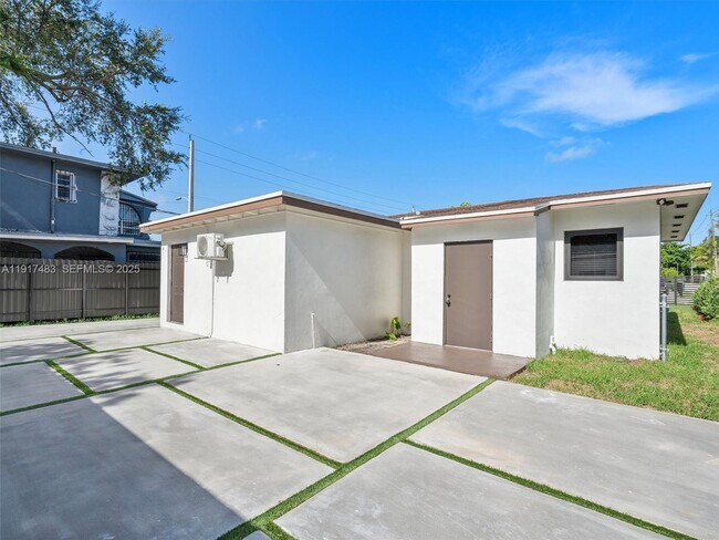 Building Photo - 4020 NW 1st Ave