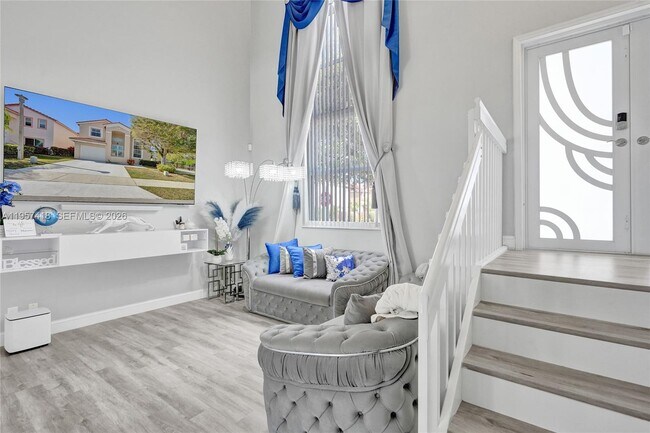 Building Photo - 2001 Barcelona Terrace