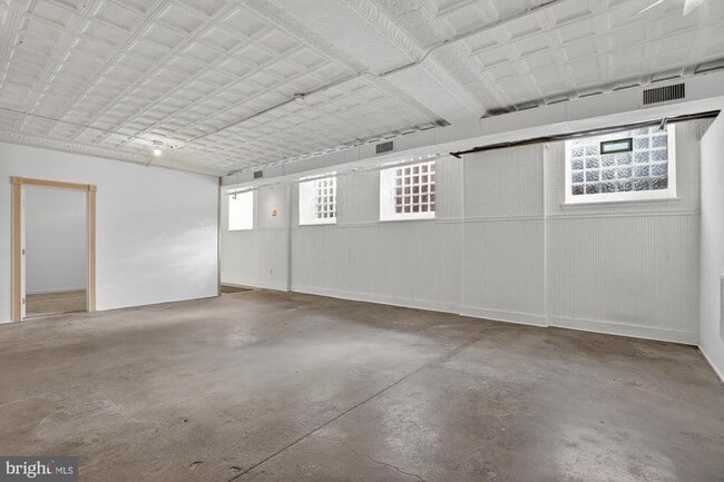 Building Photo - 2512 E Lehigh Ave