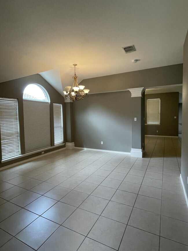 Building Photo - 6721 Dungeoness Dr