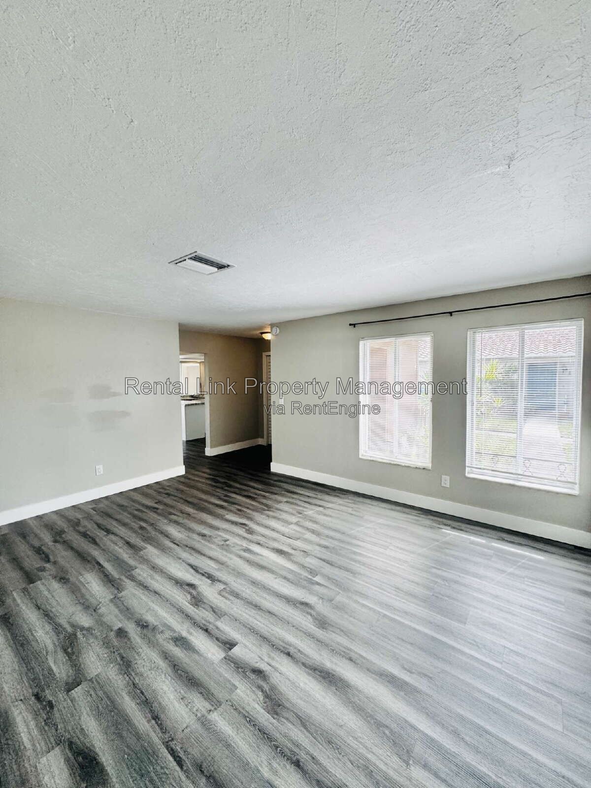 Building Photo - 4107 SE 18th Pl