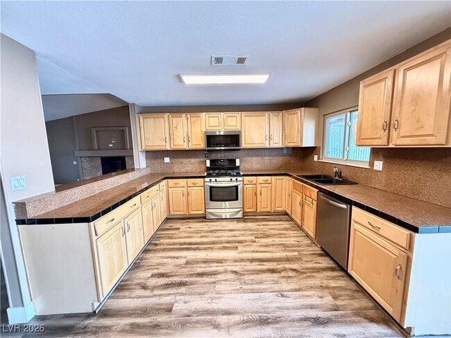 Building Photo - 6236 W Elmira Dr