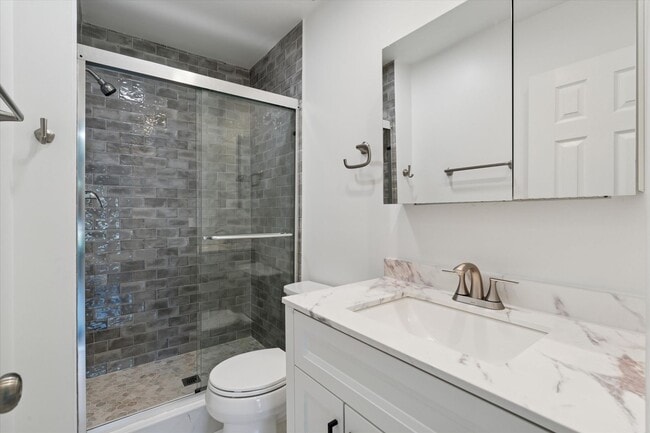 Building Photo - Fully Renovated 2B/2B unit in Old Forge Cr...