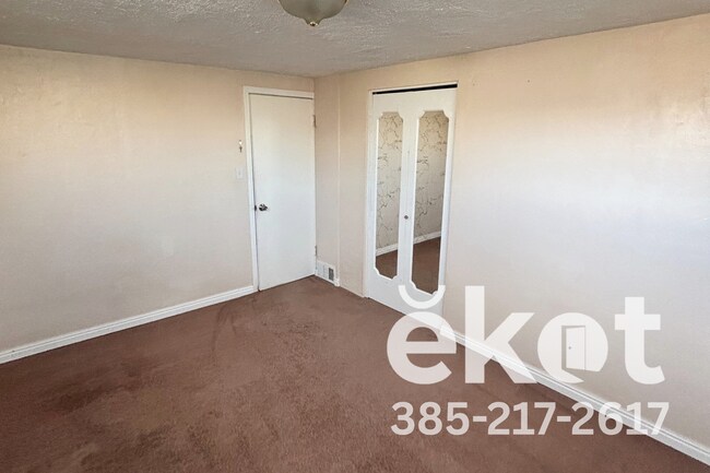 Building Photo - 14551 S Camp Williams Rd