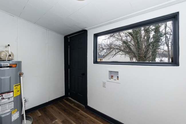 Building Photo - Spacious Three Bedroom Remodeled Home!