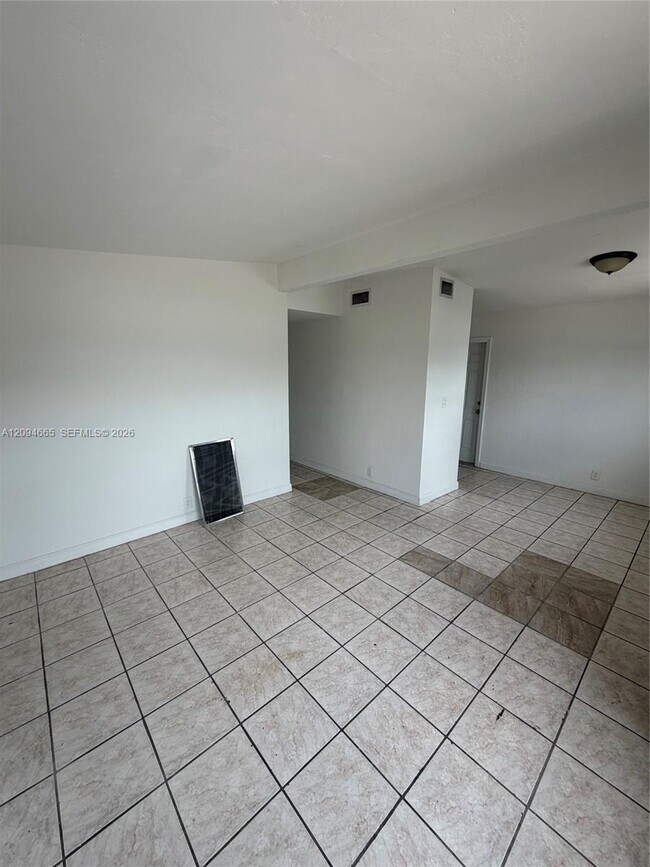 Building Photo - 520 W 22nd St