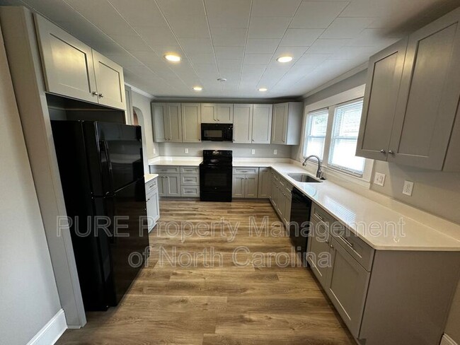 Building Photo - 1101 Woodlawn St