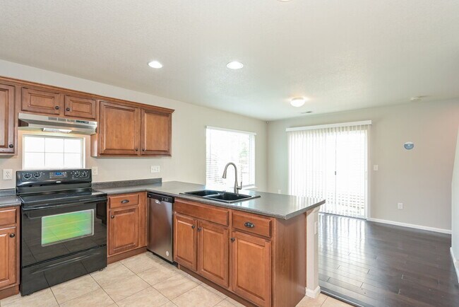 Building Photo - 2355 Coach House Loop