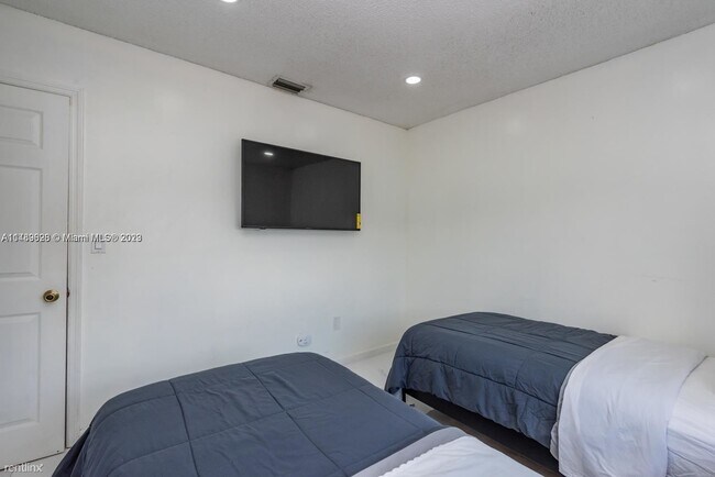 Building Photo - 3 br, 2 bath House - 14347 SW 176th Ter Fl...