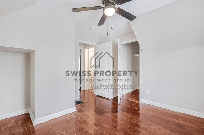 Building Photo - 1590 Vendome Dr S