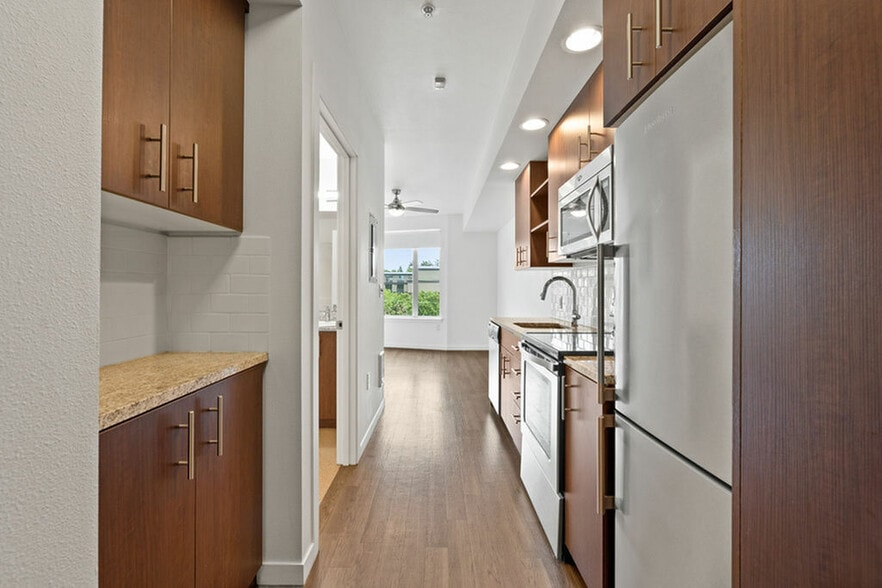 Primary Photo - Division Street Lofts