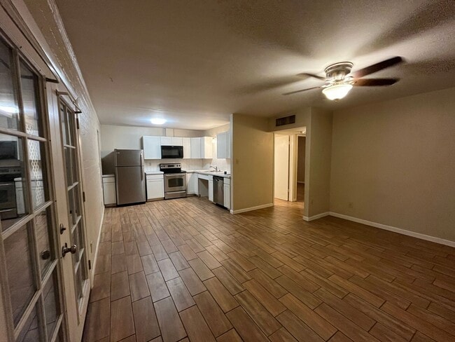 Building Photo - 2 Bedroom Nearby ASU!!