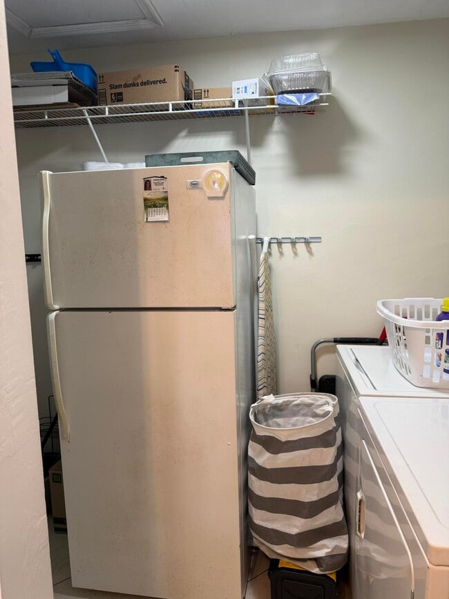 Building Photo - 6808 NW 70th St