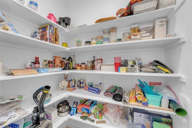 Building Photo - 16900 Adoro Dr