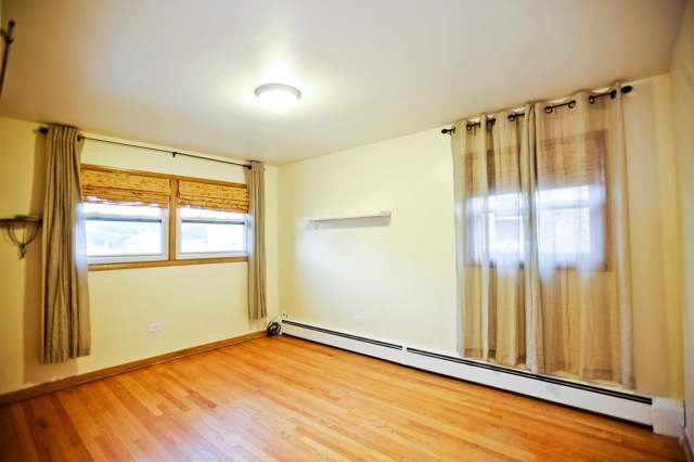 Room 3 - 6523 N Northwest Hwy