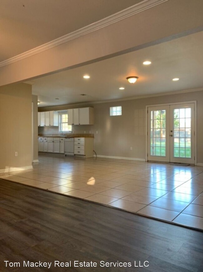 Building Photo - 6 br, 3 bath House - 1133 S. Burgess Dr.