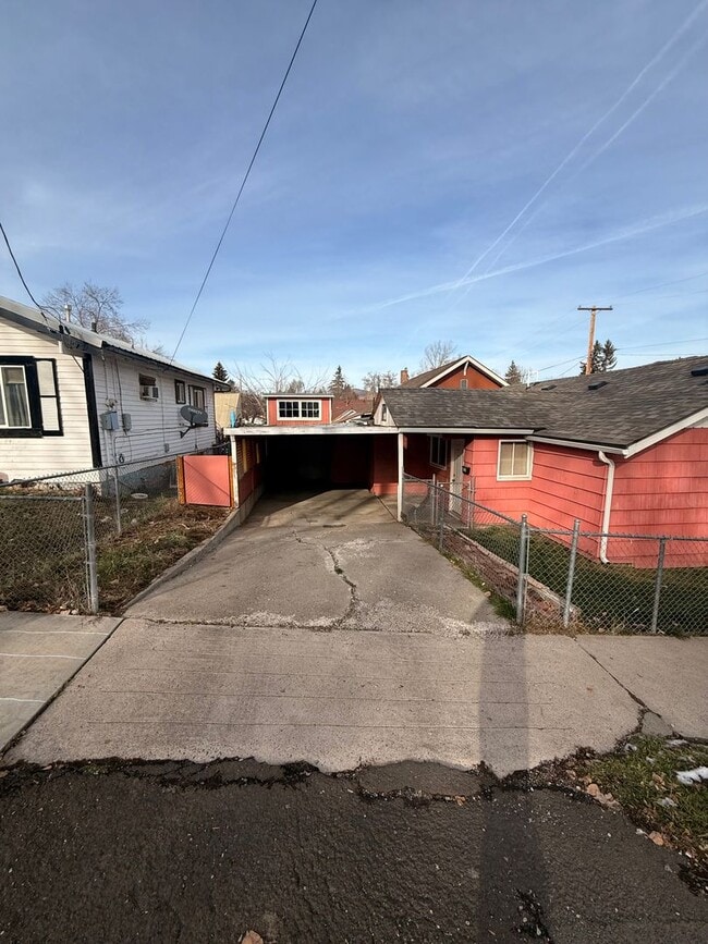 Building Photo - Charming  2 Bed 1 Bath Close to downtown and 1.9 miles to Sky Lakes Medical Center and Oregon Tech