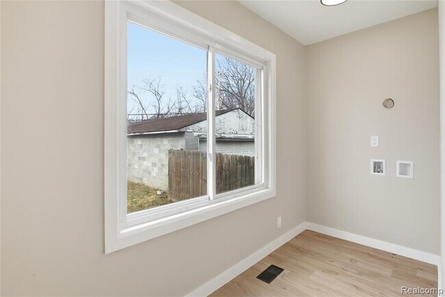 Building Photo - 14615 Winthrop St