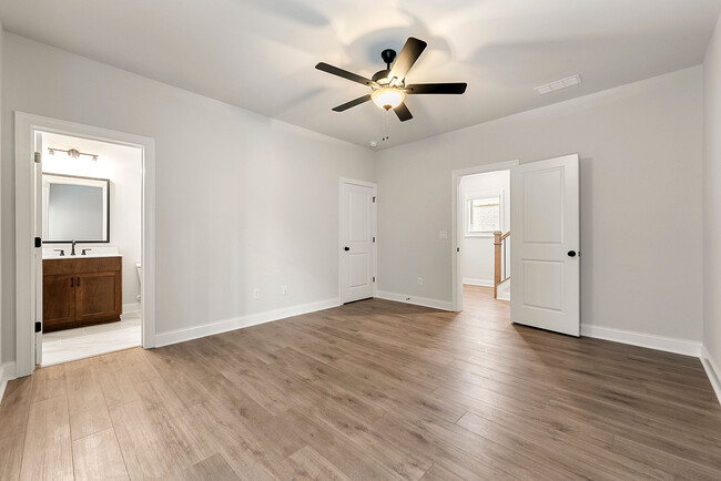 Building Photo - 114 Stonehouse Dr