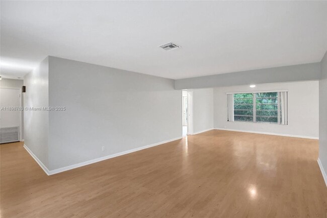 Building Photo - 5386 Balsam Terrace