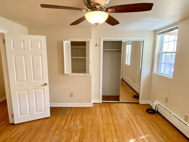 Building Photo - Stunning 2-Bedroom Townhouse in South Philadelphia Available August 1st!