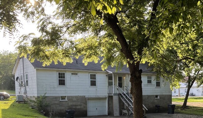 Building Photo - "Charming 2-Bedroom Haven in Jonesboro – Your Perfect Retreat Awaits!"