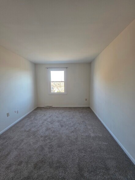 Building Photo - 8315 Countryside Ln