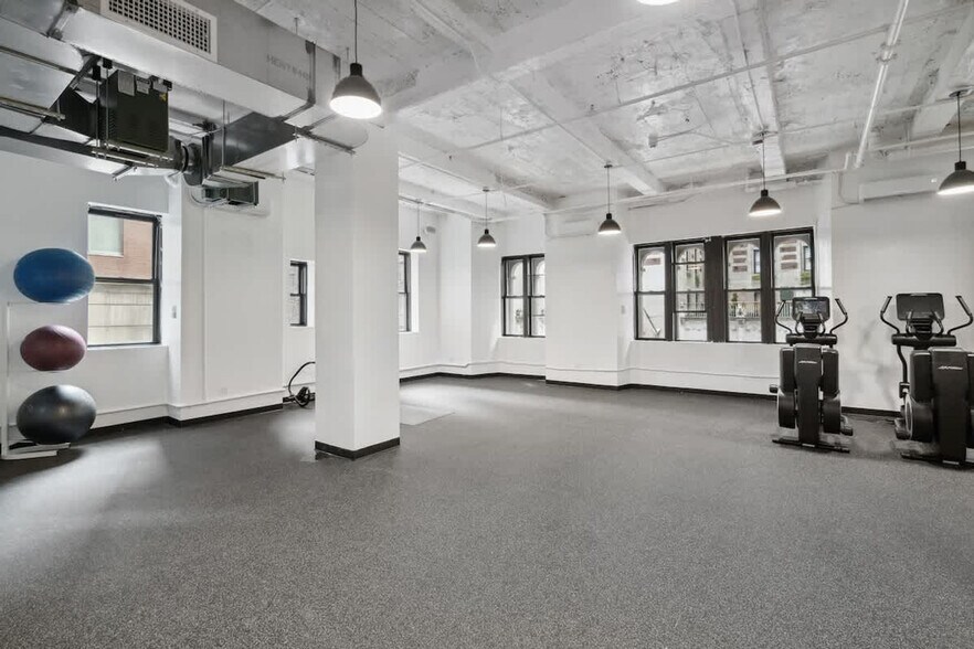 Building Photo - 525-537-537 Lexington Ave