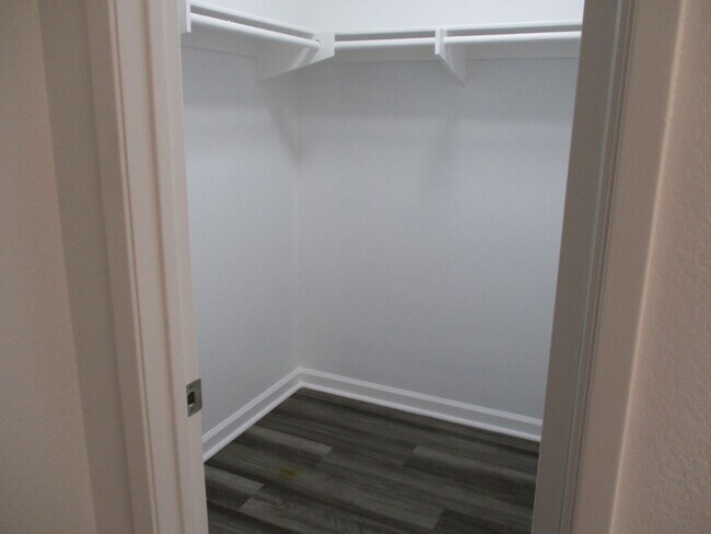 Building Photo - Desirable Chula Vista 2 Bedroom 2 Bath Condo!