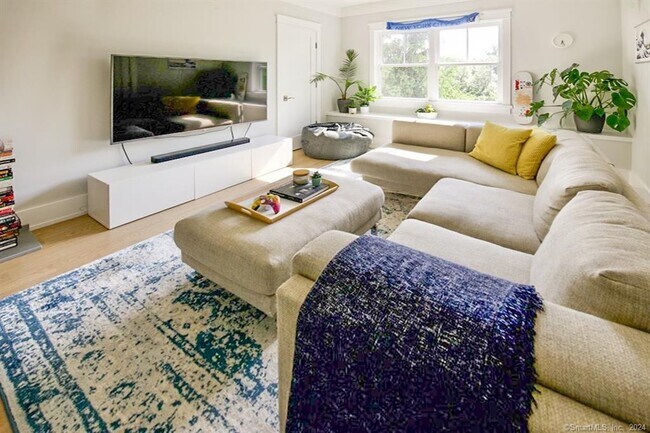 Building Photo - 17 Stony Brook Rd