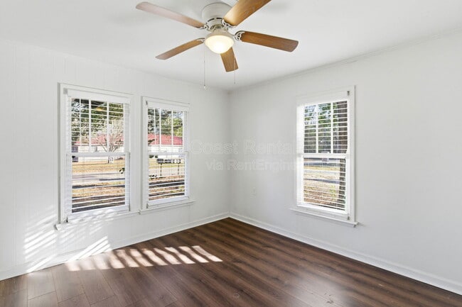 Building Photo - 20 Martha Ave