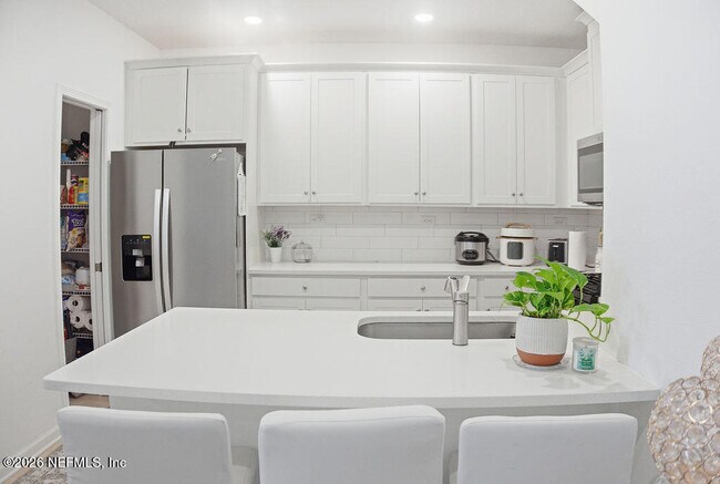 Building Photo - 395 Cherry Elm Dr