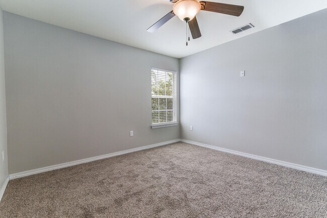 Building Photo - 124 Peoria Blvd