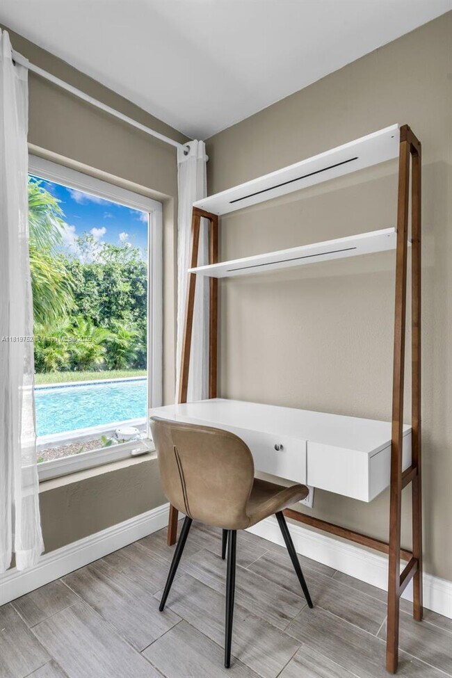 Building Photo - 1540 SE 23rd Ave